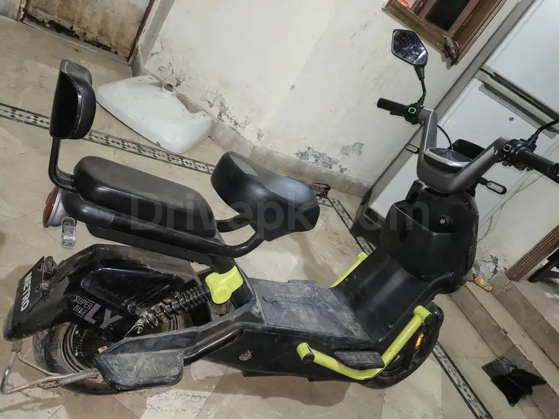 Metro E-Vehicle LY 2025