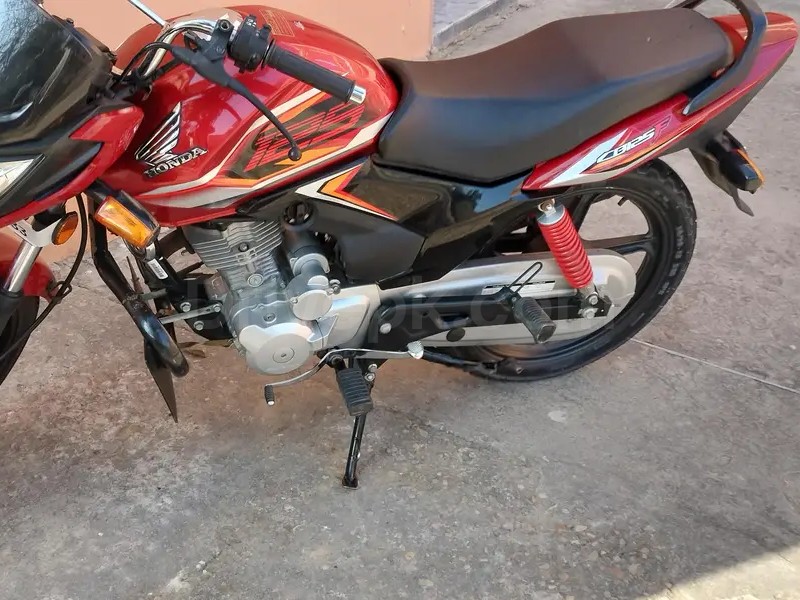 Honda CB 2024