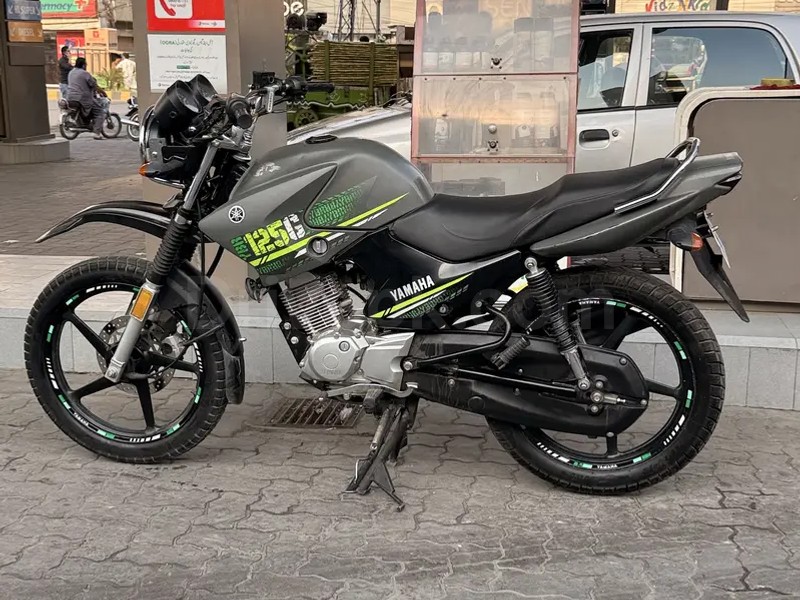 Yamaha YBR 2024
