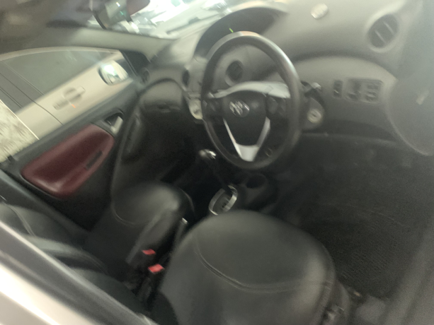 Toyota Vitz F 1.3