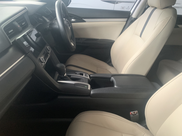 Honda Civic Oriel 1.8 i-VTEC CVT