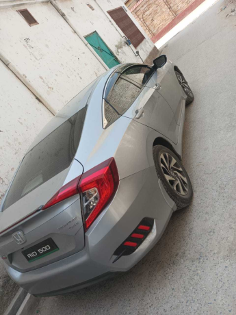 Honda Civic Oriel 1.8 i-VTEC CVT