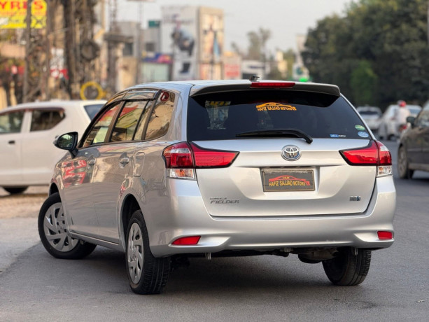 Toyota Corolla Fielder Hybrid EX