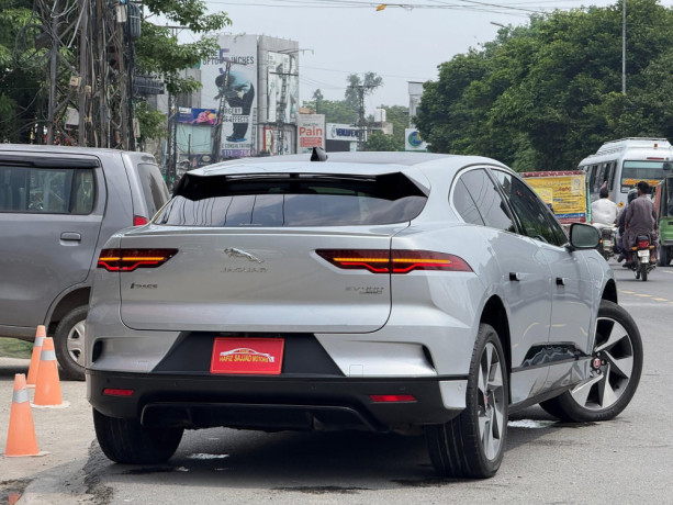 Jaguar I-Pace EV400 SE