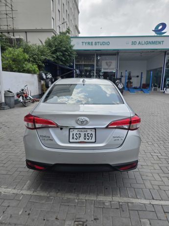 Toyota Yaris Sedan ATIV X CVT 1.5 Black Interior