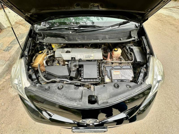 Toyota Prius Alpha G 2012 model 2015 reg hybird