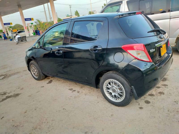 2013 Toyota vitz