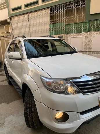 Toyota Fortuner V 2015 fully original no touch ups