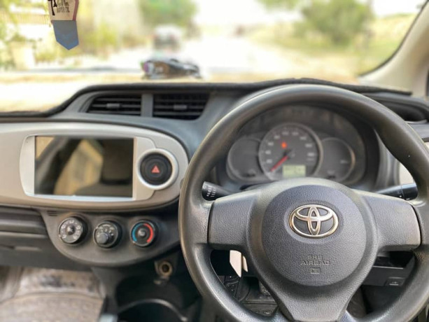 TOYOTA VITZ 2014/2014