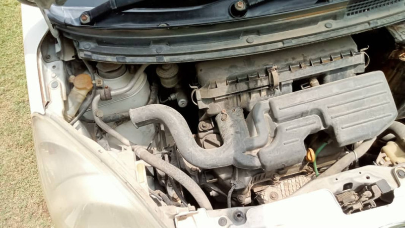 White Daihatsu Mira 2011/2015 in good condition