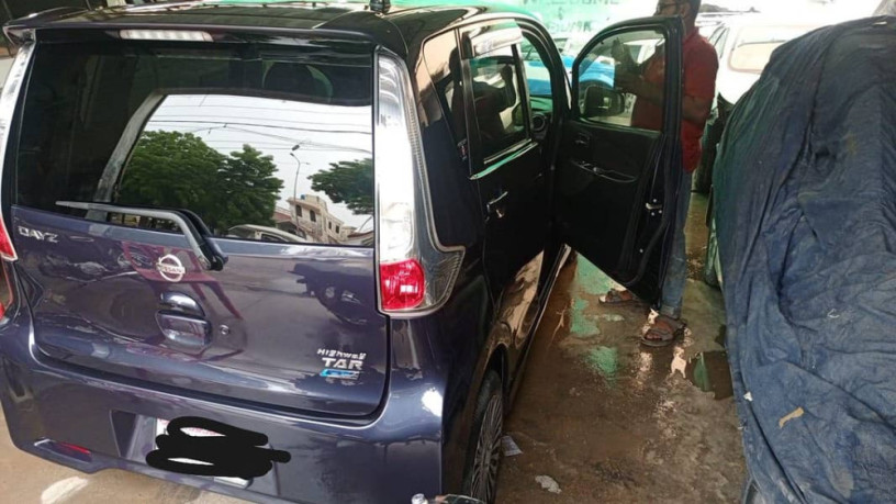 Nissan Dayz highway star (fully automatic)