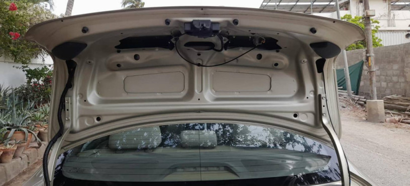 TOYOTA COROLLA GLI MANUAL 2009 BUMPER TO BUMPER ORIGINAL GOLDEN COLOR