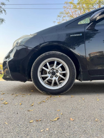 Toyota Prius Alpha G-Touring