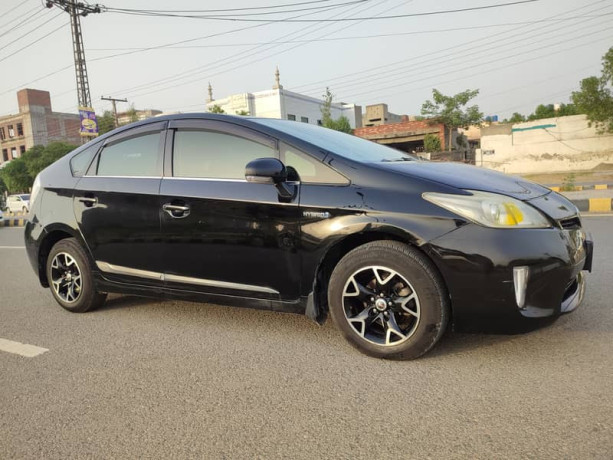 Toyota Prius S Touring Selection 1.8 (1800cc) - Black Pearl