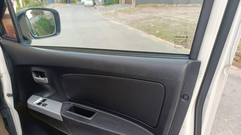 Suzuki wagon r Vxl 2017,Totally Guinone.