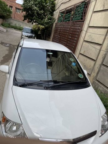 Honda city idsi gari total geniune hai sirf half bonet pr touching hai