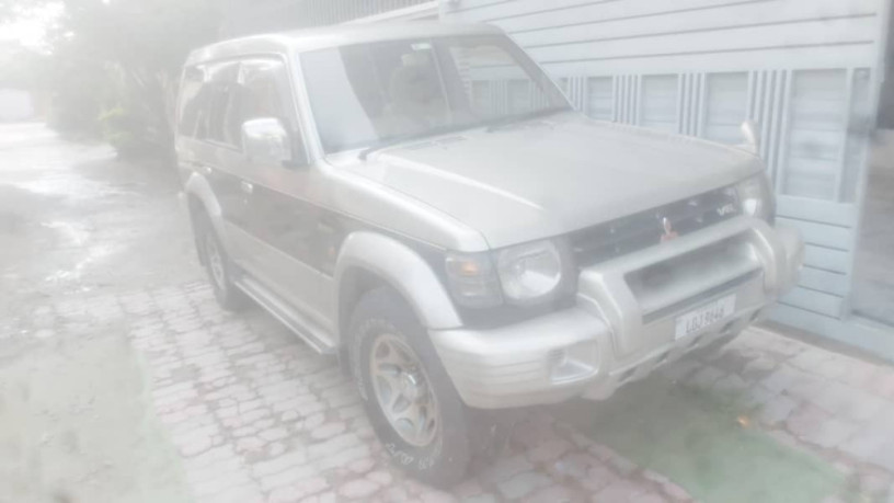 Mitsubishi pajero untuch auto 3400
