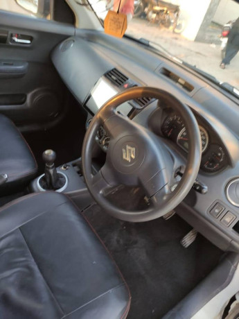 Suzuki swift dlx in very good condition