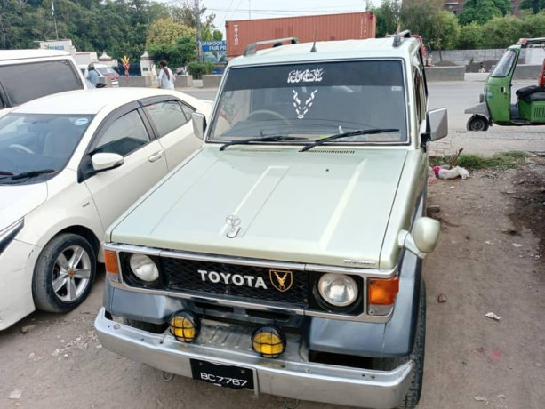 Toyota Land Cruiser RMR Jeep with 2L-t