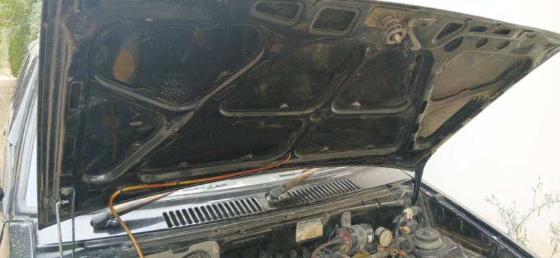 Suzuki Mehran Taxi. Black Yellow.