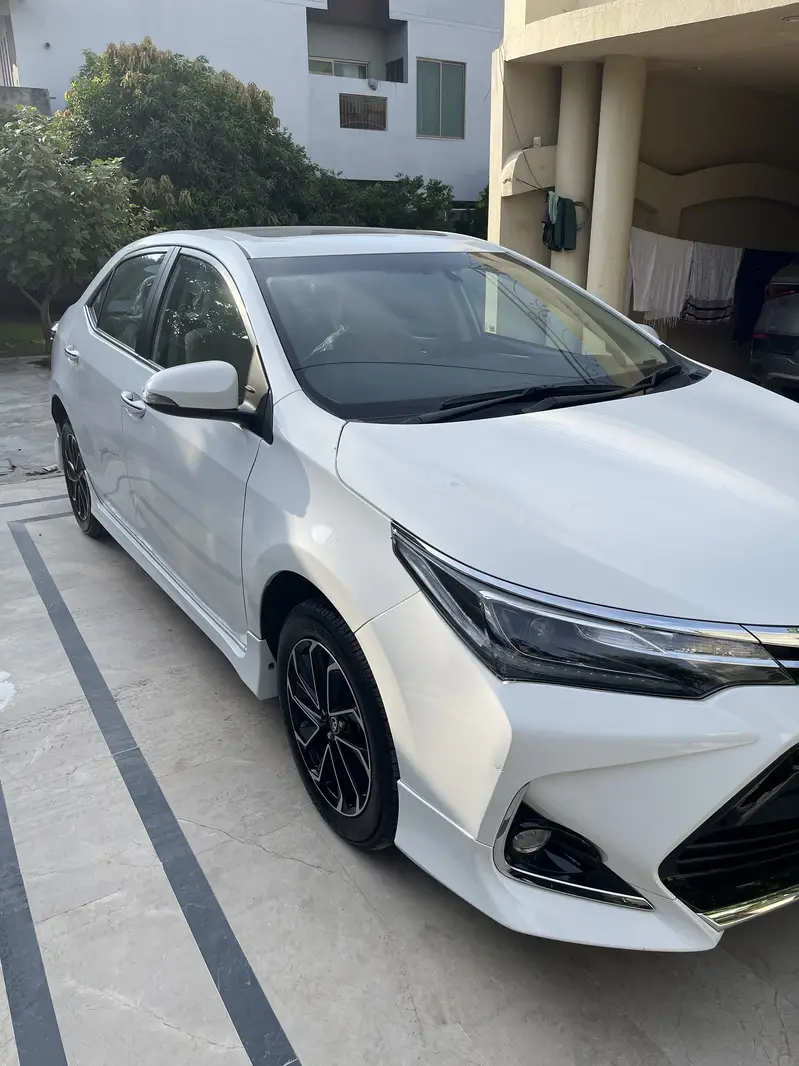 Toyota Corolla Altis 2025