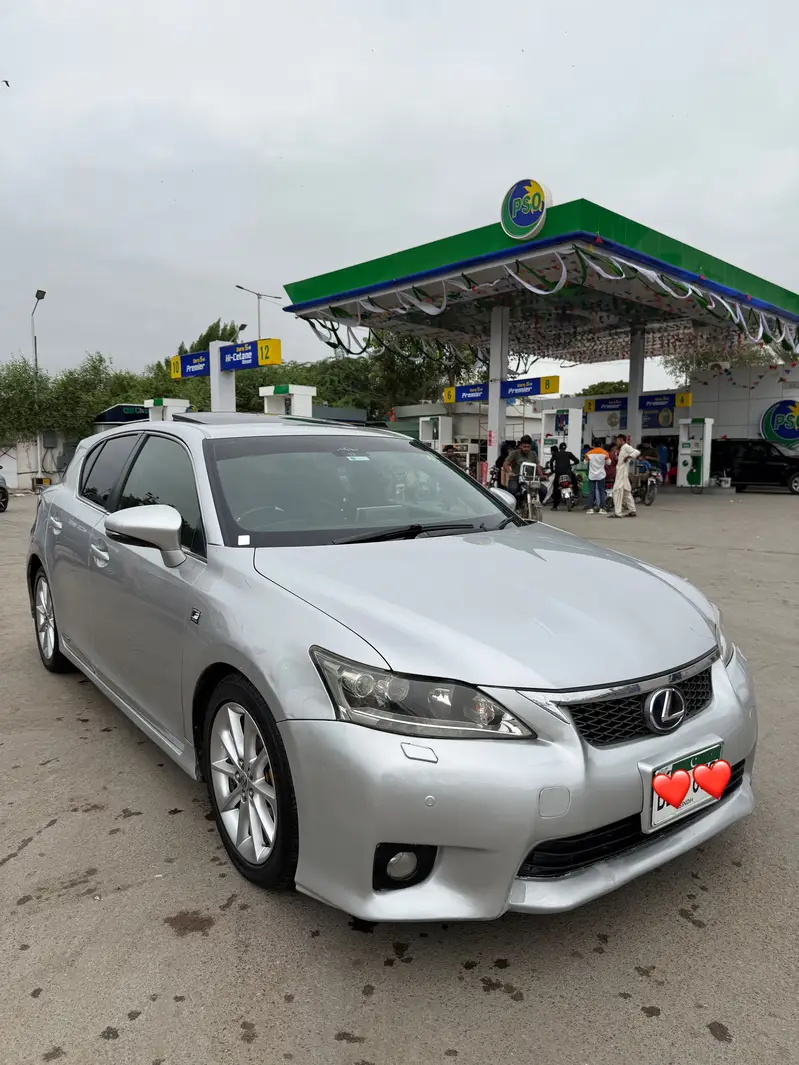 Lexus CT200h 2012