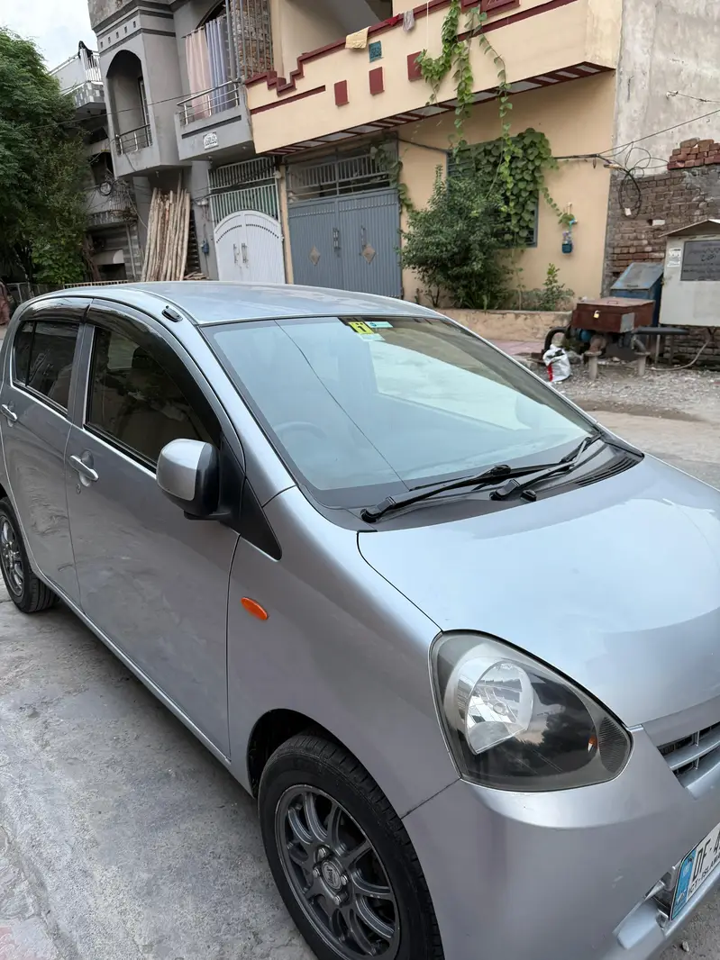 Daihatsu Mira 2012