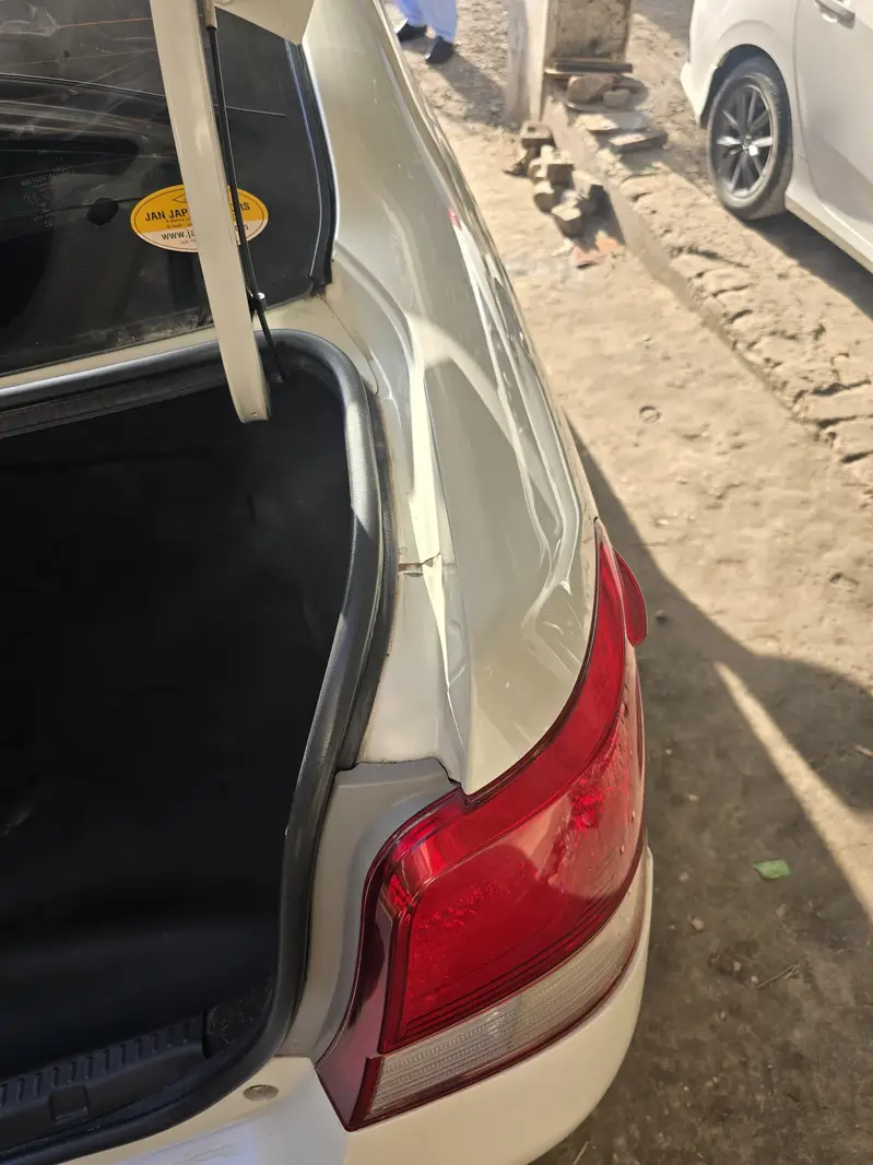 Toyota Corolla Axio 2015