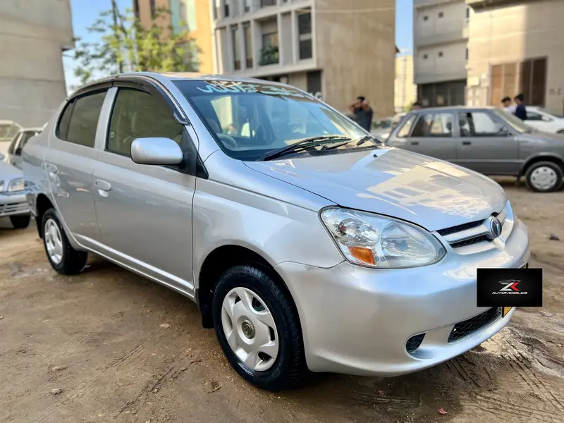 Toyota Platz 2005