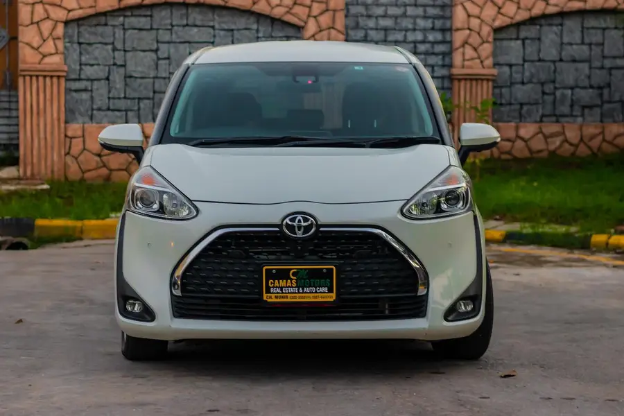 Toyota Sienta 2021
