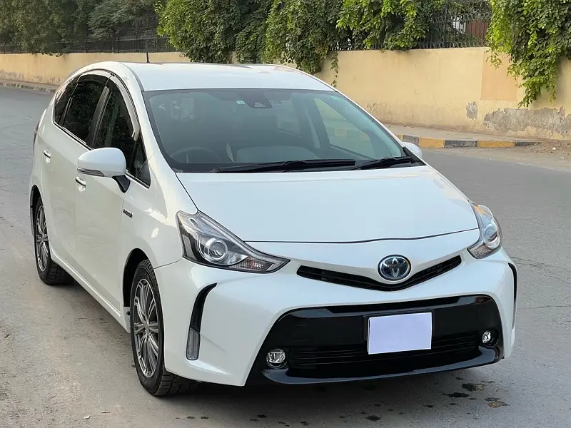 Toyota Prius Alpha 2018