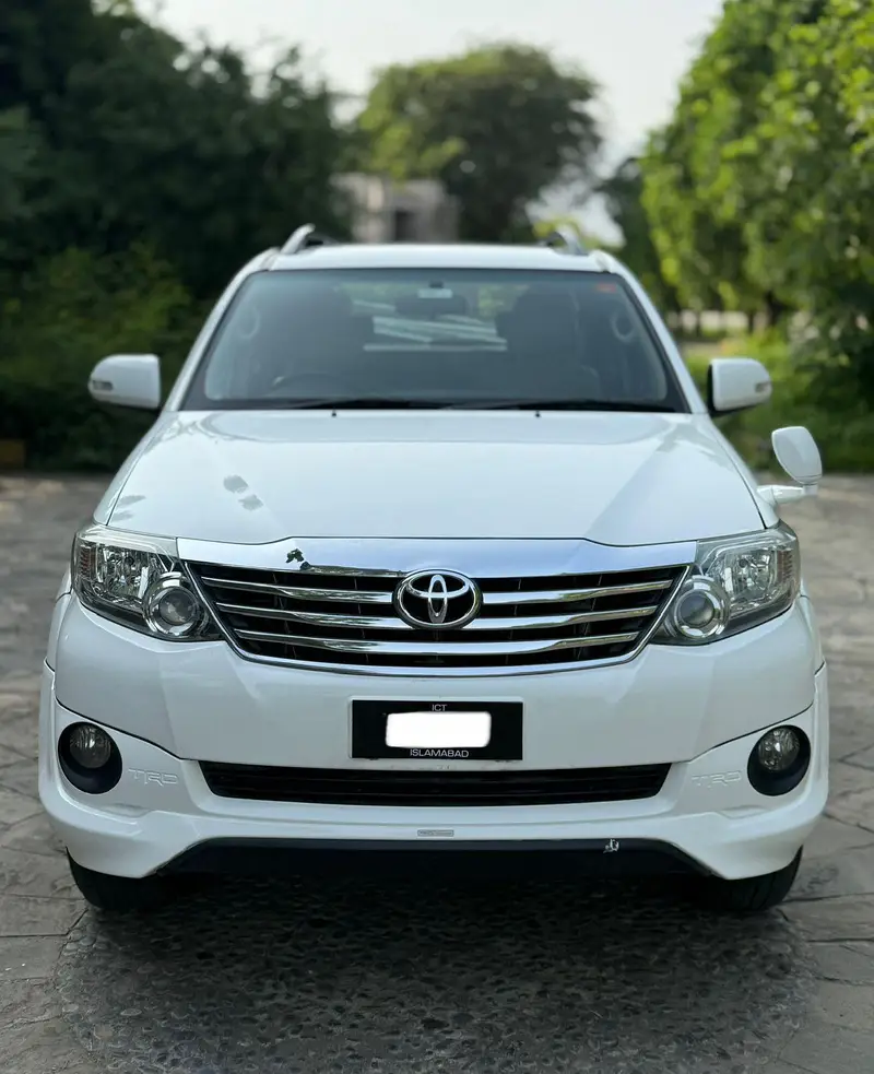 Toyota Fortuner 2015