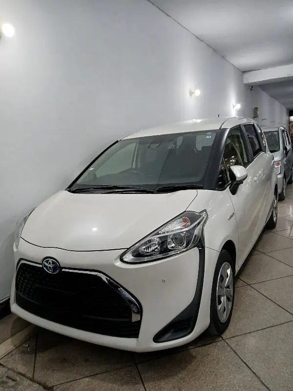 Toyota Sienta 2019