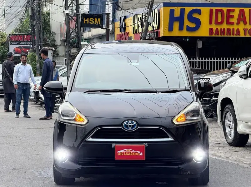 Toyota Sienta 2015