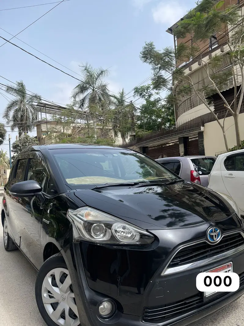Toyota Sienta 2016