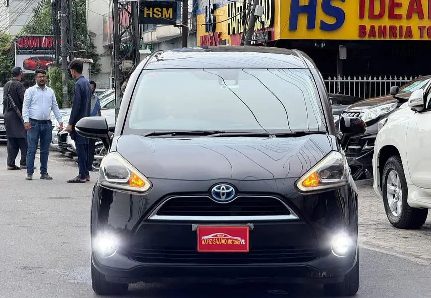 Toyota Sienta 2015