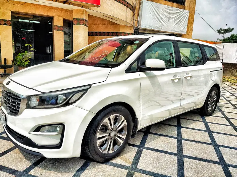 KIA GRAND CARNIVAL 2018