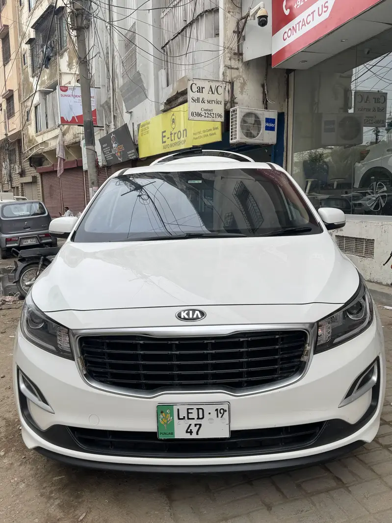 KIA GRAND CARNIVAL 2019