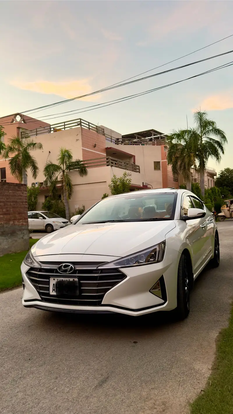 Hyundai Elantra 2022