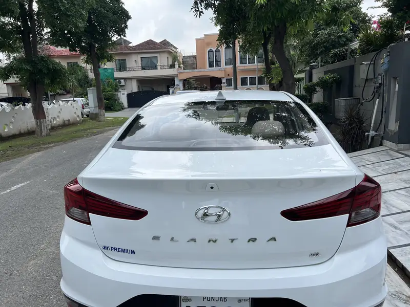 Hyundai Elantra 2023