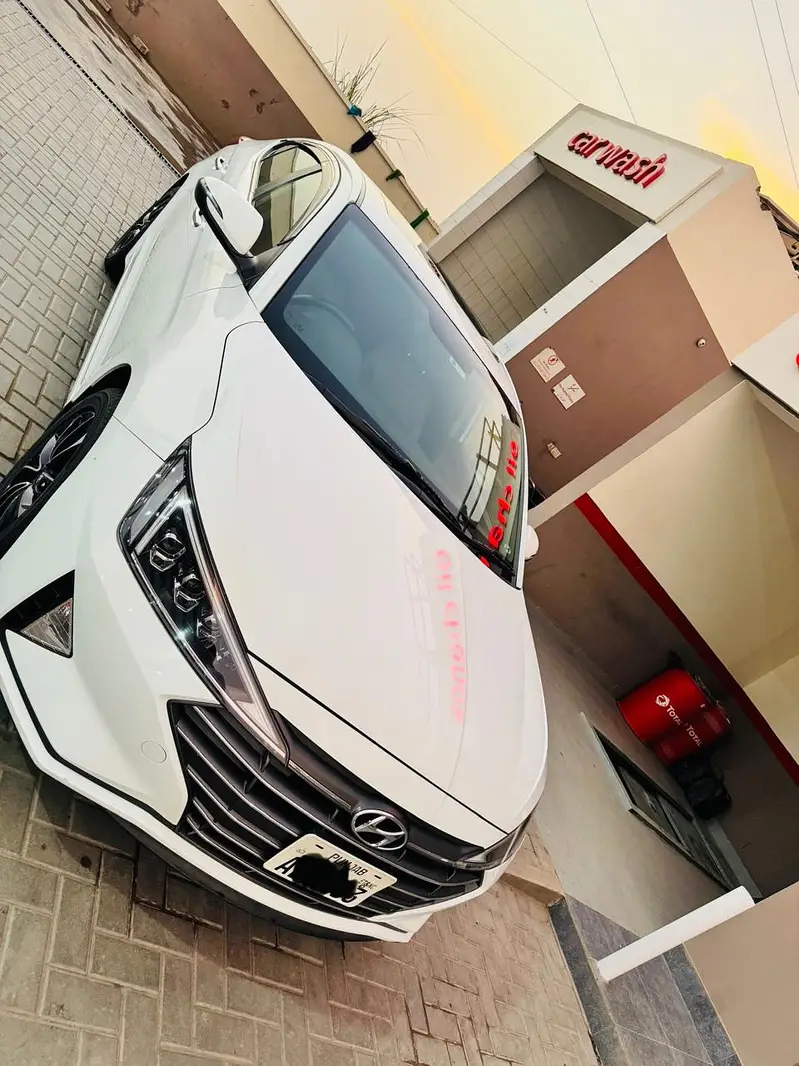 Hyundai Elantra 2022