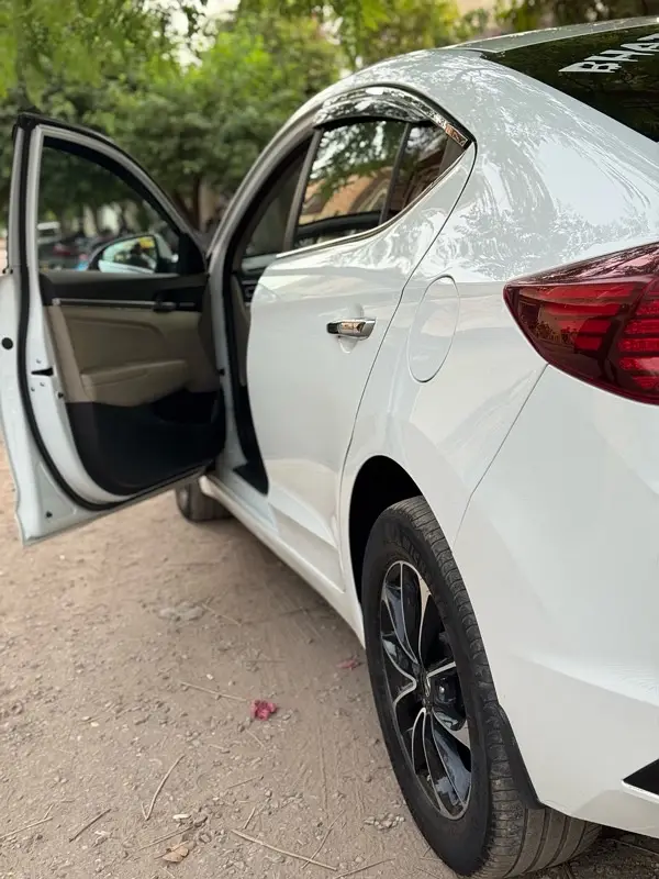 Hyundai Elantra 2022