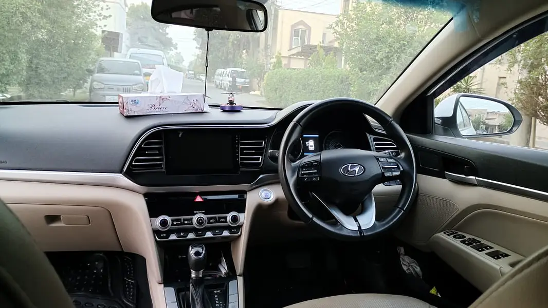 Hyundai Elantra 2023