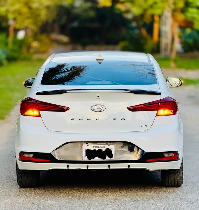 Hyundai Elantra 2025
