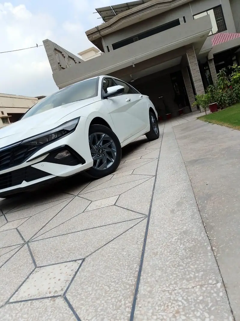 Hyundai Elantra 2025