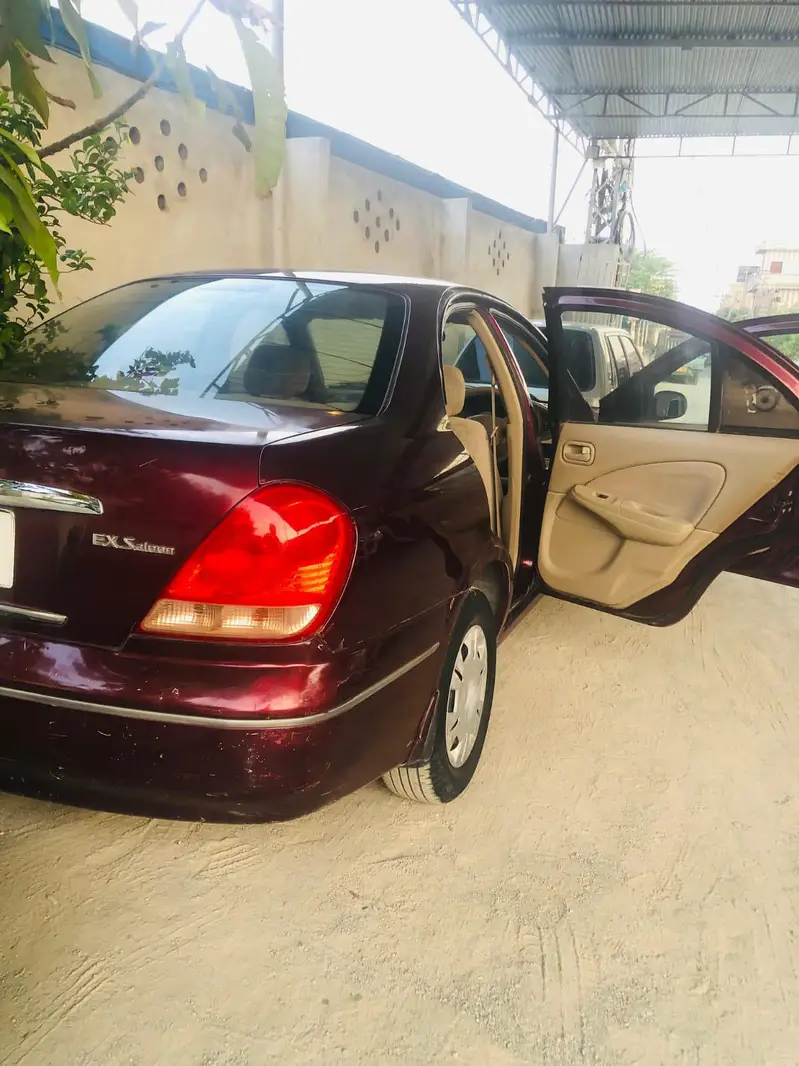 Nissan Sunny 2010