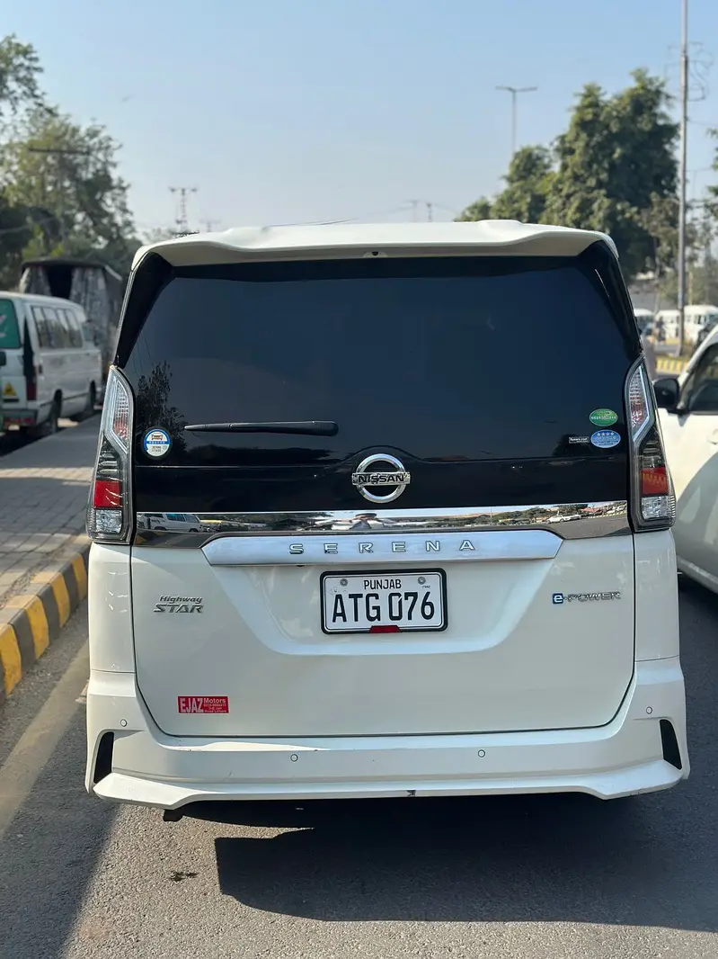 Nissan Serena 2018