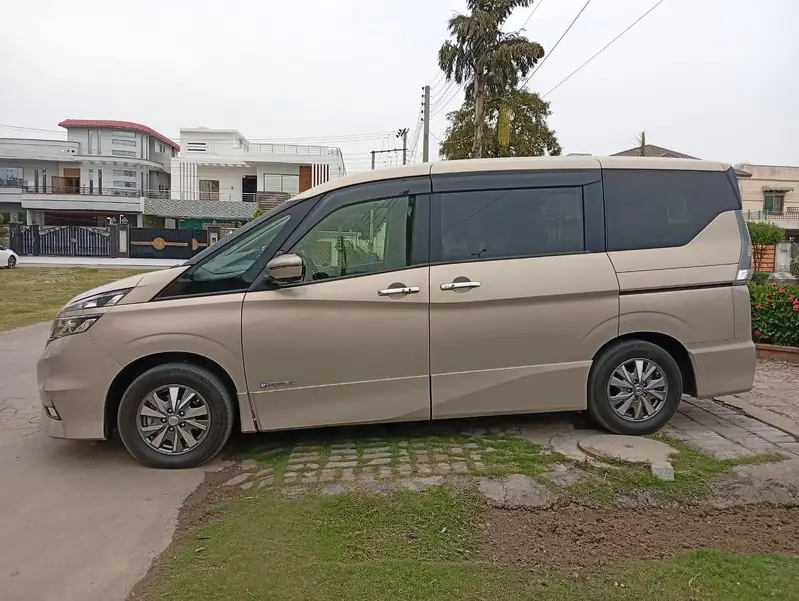 Nissan Serena 2024