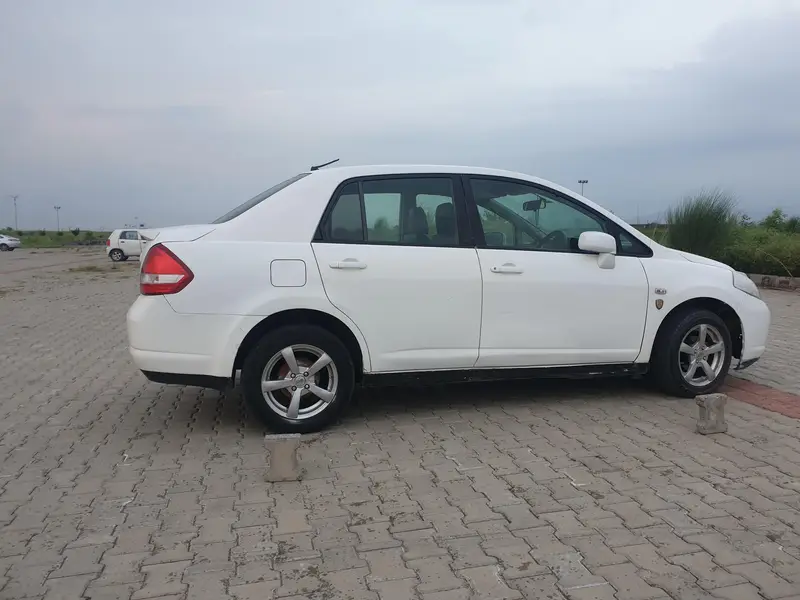 Nissan Tiida 2007