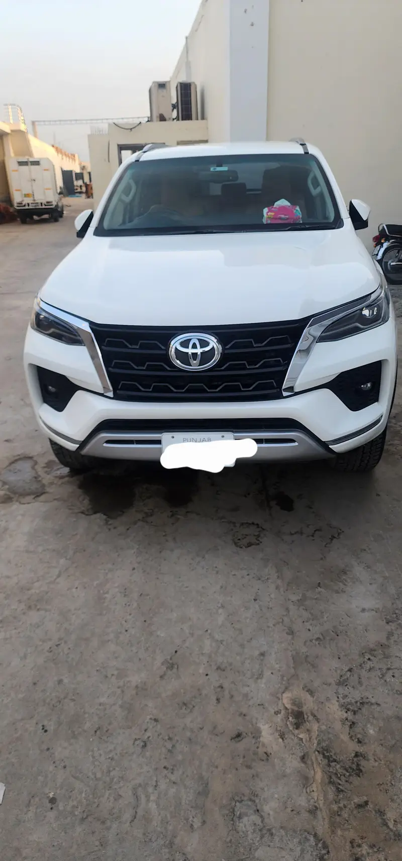 Toyota Fortuner V 2022